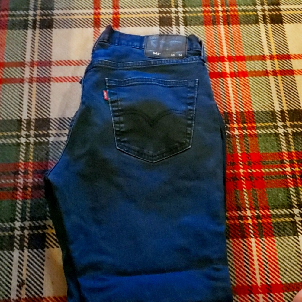 Levi athletic fit jeans in dark blue 33x34